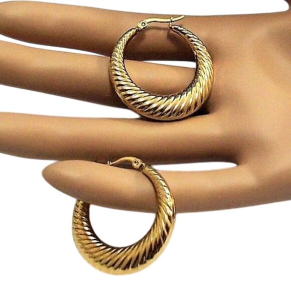24k Gold Plated Swirl Line Graduated Hoop Pierced Post Earrings Graduated Band - Picture 8 of 10